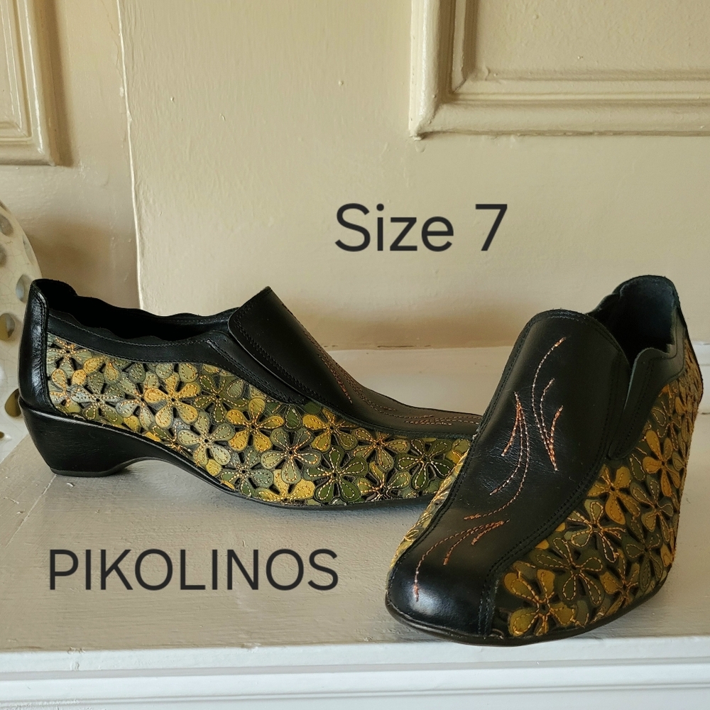 Pikolinos Black and Floral Leather Loafer Slip-On Shoes